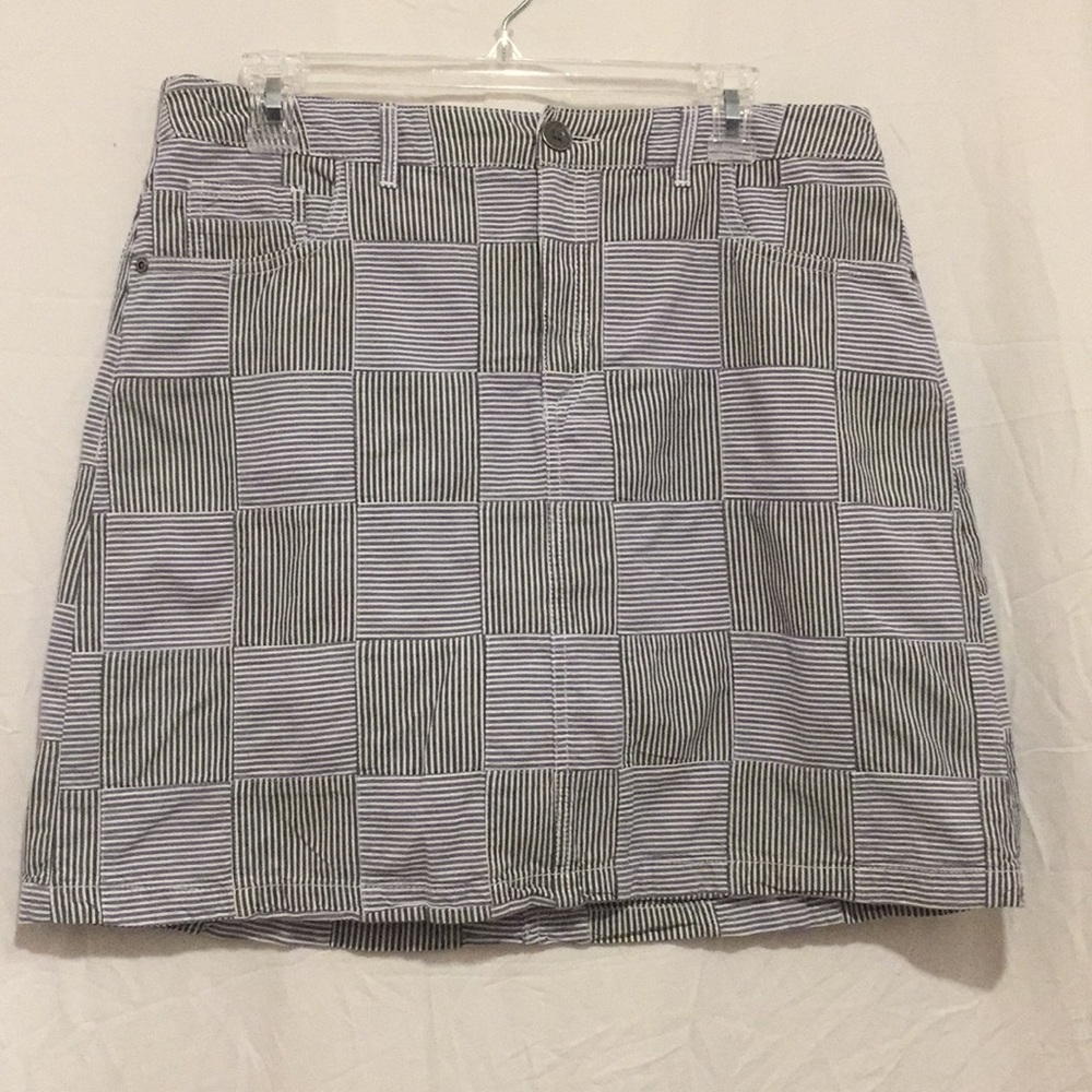 Croft &Borrow size 12 mini skort pin striped patch